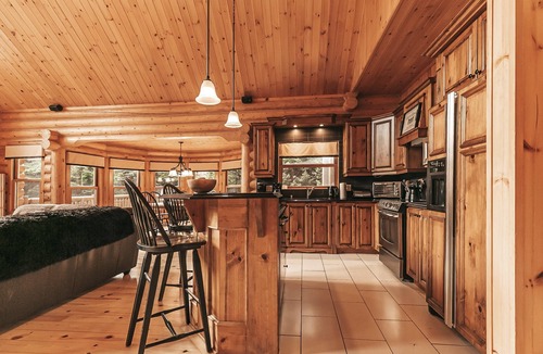 Fiddler Lake Resort Ski Chalet | Mountain-View Cottage: Hot Tub, Sauna & Pool