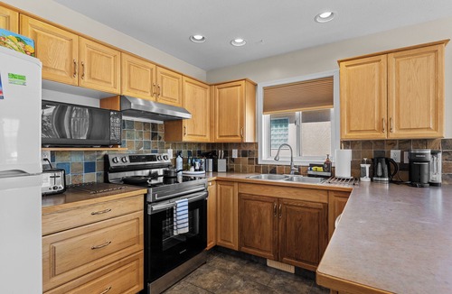 Wilden House | Mountain Views and Private Pool, Kelowna