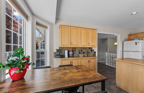 Wilden House | Mountain Views and Private Pool, Kelowna