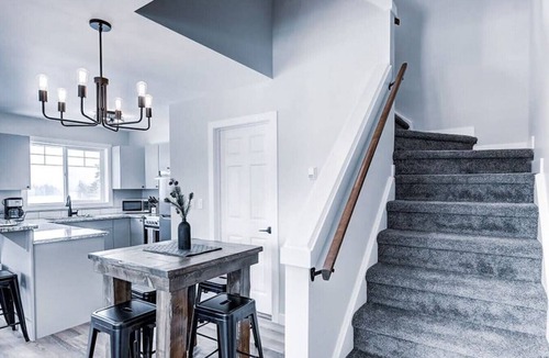 Harvie Heights Apartment | Mountain Views & Hot Tub Minutes to Banff Park