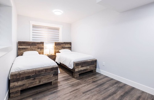Sardis House | Mountain Views in an Exclusive Neighbourhood, Close to hot Springs/fishing Spots