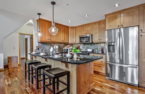 Canmore Condo | Mountain Views Penthouse at Spring Creek|Hot Tub|Prime Location|Amazing Views