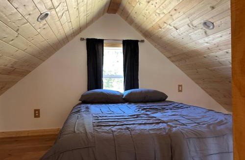 Strathcona House | Mountains Edge Bungalow