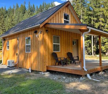 Strathcona House | Mountains Edge Bungalow