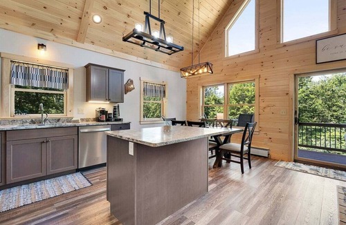 Bethel House | Mountainside Chalet Retreat | Hot Tub | Fireplace | Pool Table | Screened Porch