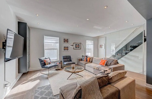 Montreal Apartment | MTL Townhouse- 3 bdr in the heart of the city