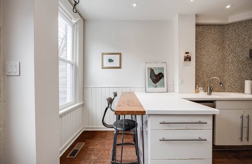 Fashion District House | Multi-Level Bright 4BR Townhome with Den, Patio & BBQ