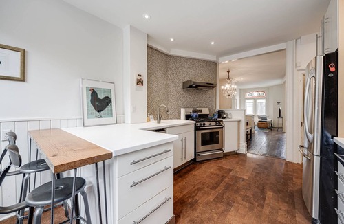 Fashion District House | Multi-Level Bright 4BR Townhome with Den, Patio & BBQ