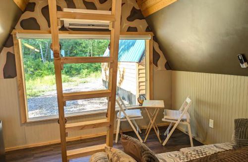 Brew Bay Ski Chalet | Mushroom Cabin on Homestead w Hot Tub