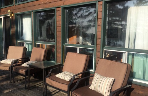Gravenhurst Cottage | Muskoka lakefront island cottage suitable for large families