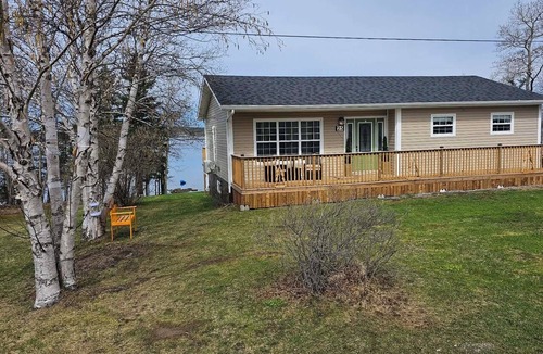 Birchy Bay House | Nan & Pop's Waterfront Retreat, Offering a breathtaking view of the bay!