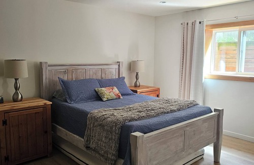 Okanagan-Similkameen Other | Naramata Vineyard Vacation Suite . Saltwater Pool . Walk to Wineries
