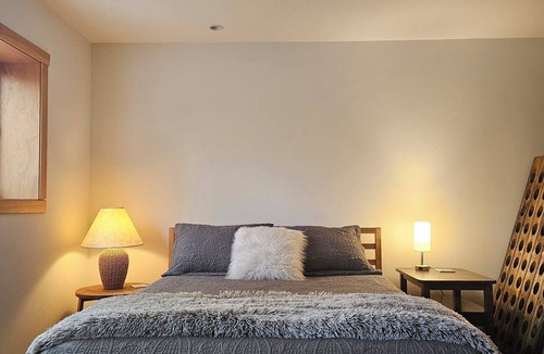Okanagan-Similkameen Other | Naramata Vineyard Vacation Suite . Saltwater Pool . Walk to Wineries