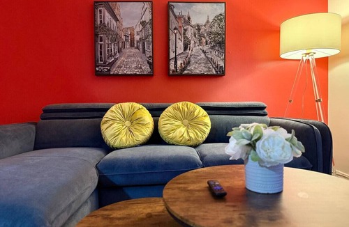 Cote-Des-Neiges—Notre-Dame-De-Grace Apartment | NDG & Montreal getaway