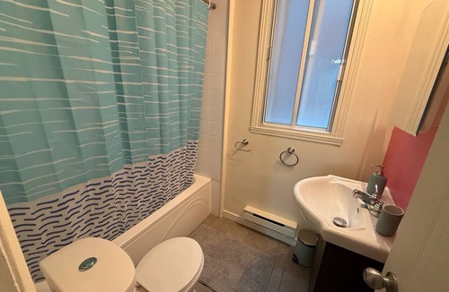 Cote-Des-Neiges—Notre-Dame-De-Grace Apartment | NDG & Montreal getaway