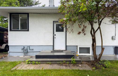 Capitol Hill Apartment | Near Stampede 2BD Self check in wifi Downtown
