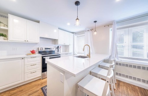 Desjardins Apartment | Near the Ferry - L'Appartement des Notaires