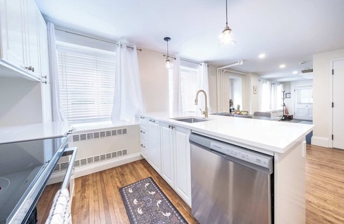 Desjardins Apartment | Near the Ferry - L'Appartement des Notaires