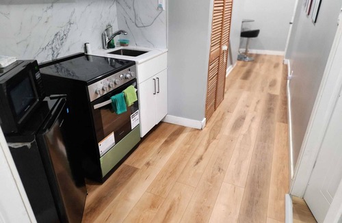 L'Ile-Perrot Apartment | Neat basement with Gym and swimming Pool