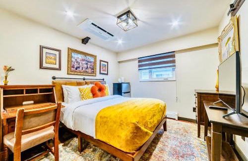 Knight House | Neocolonial Nouveau Kensington Vacation Home