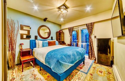 Knight House | Neocolonial Nouveau Kensington Vacation Home