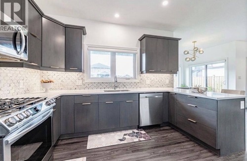Township of Wellesley House | Nestled in the heart of the charming Wellesley.