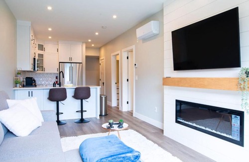 Harrison Hot Springs House | New 1 Bed Condo with Mtn Views