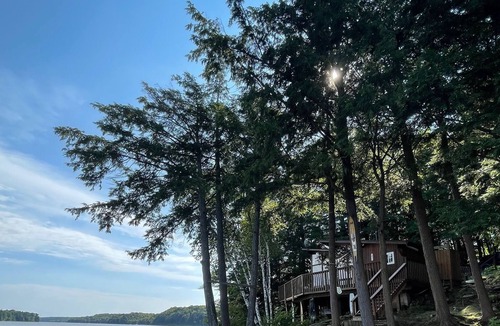 Windermere Cottage | **NEW** 4 Bed 1 Bath - Lake Front Cottage in Muskoka