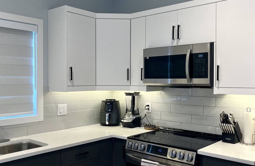 Winnipeg House | New build modern home with free parking