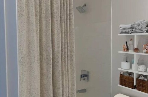 Collingwood Condo | NEW Condo 2 bedroom furnished 2 bathroom.nn