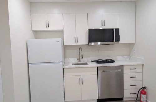 Northwest Calgary Apartment | New Cozy 2 Bedrooms Basement Apartment
