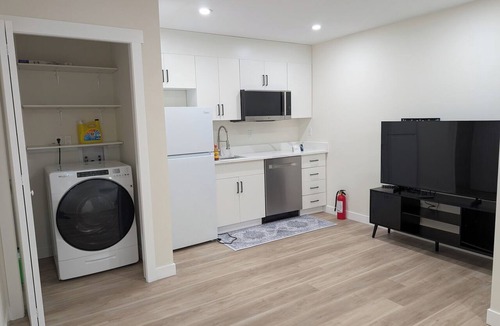 Northwest Calgary Apartment | New Cozy 2 Bedrooms Basement Apartment