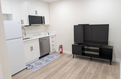 Northwest Calgary Apartment | New Cozy 2 Bedrooms Basement Apartment