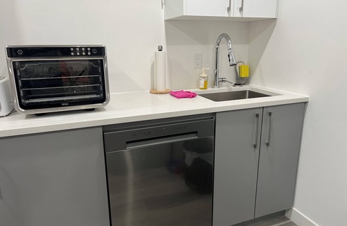St. James Apartment | New Cozy Luxury Basement Suite- Near the Airport