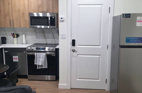 Griesbach House | New Cozy One bed Suite close to downtown Edmonton.For Leisure and Business Stay