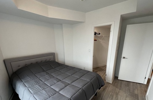 Cabbagetown Condo | New Downtown 1 bedroom + Den