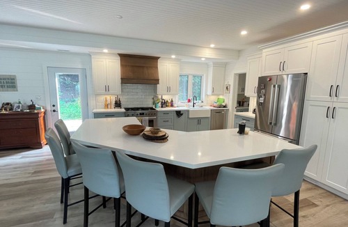 Hope Bay Cottage | NEW! Family Waterfront Retreat - Kayaks, Paddleboards & Ping pong - Sleeps 12