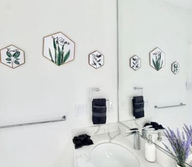 Sunset House | New Home 10 Mins from Airport
