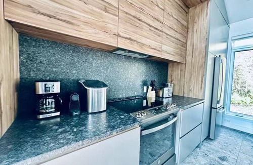 Saint-Alphonse-Rodriguez Ski Chalet | New Luxury Lakefront Chalet | Hot Tub | Nature Escape | Pet Friendly