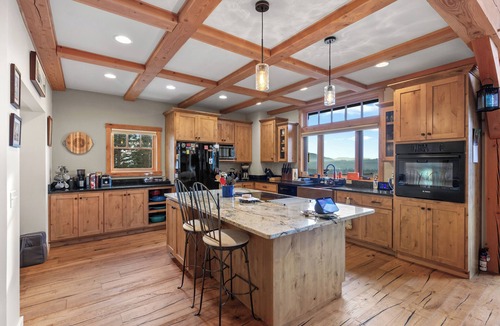 Sagle House | New Listing! Spectacular Retreat | 3 Private Suites | Minutes from Sandpoint