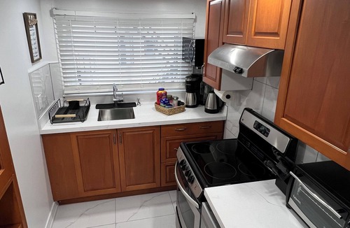 Downtown Apartment | NEW LOFT NEAR NIAGARA FALLS, WINERIES, FREE PARKING, WI-FI, NETFLIX, VERY CLEAN
