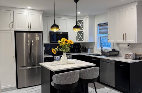 St. John's House | New Luxury 3-Bedroom Getaway| Parking| Patio