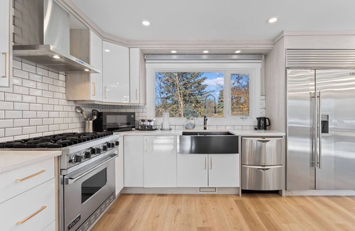 University District House | New Luxury 4B4B Near UC | Modern, Spacious & Fully Renovated