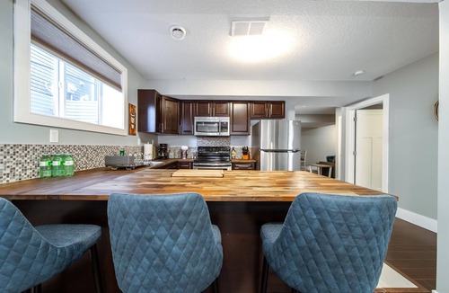 Northwest Edmonton House | NEW! Modern and Spacious Basement suite w Walk out.