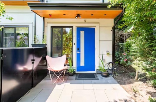Renfrew-Collingwood Apartment | New modern and very clean studio close to all amenities