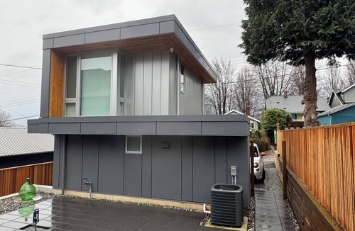 Hastings House | NEW MODERN GUESTHOUSE IN THE HEIGHTS with deck and incredible views