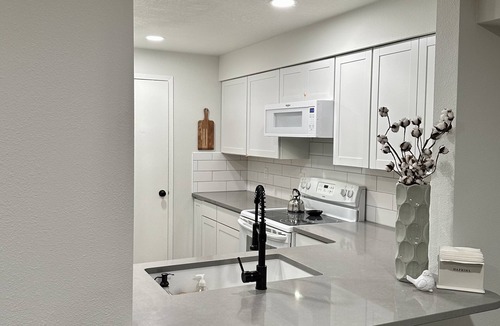 Eagle House | NEW REMODEL in the Heart of Eagle near BOISE
