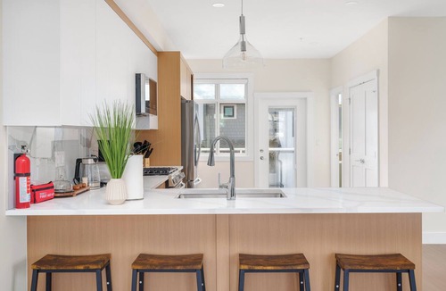 Willoughby House | Newly Built 3BR Townhome - Rooftop Patio & Garage
