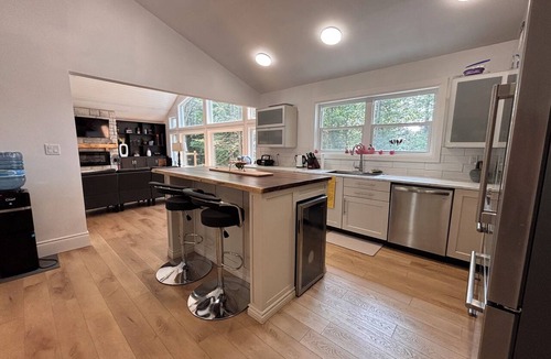Bracebridge Cottage | Newly Built, Private, Lakefront Muskoka Cottage