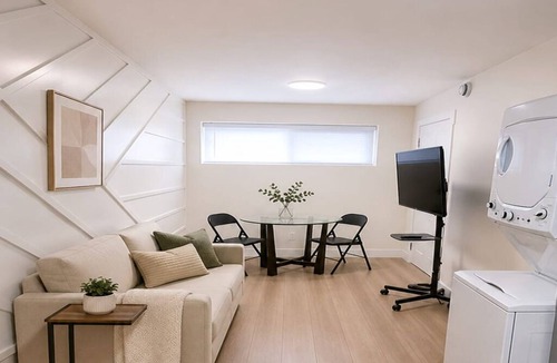 Burnaby Apartment | Newly Built Suite, Burnaby Hideaway Close to Transit